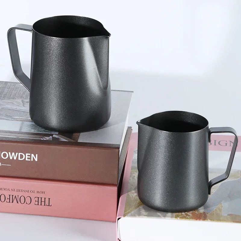 厚い黒色の350/600mlラテアートカップ、注ぎ口付き計量 - Milk Steaming Pitcher のレビューと価格
